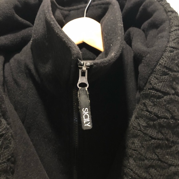 Wool winter coat. Very warm, no fur, city elegant, large hood. - Picture 8 of 12